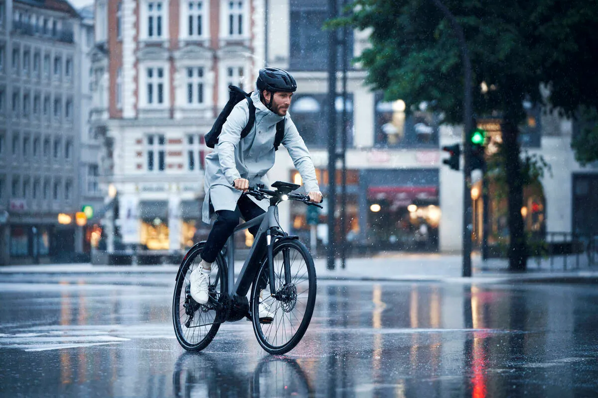 A Riese & Müller Roadster with the Bosch eBike System 2 riding in the rain