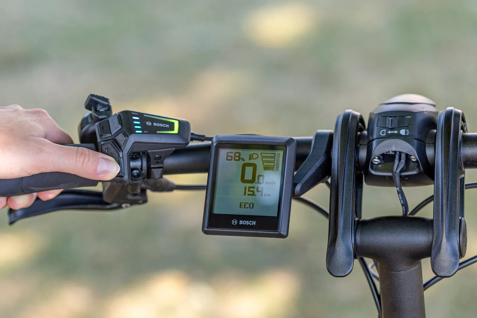 The Bosch Purion 200 display and controls on the Vektron's handlebars.