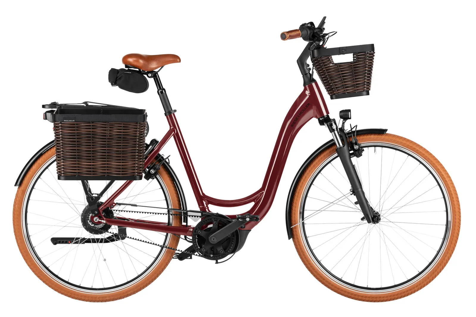 Riese & Müller Swing5 vario in bordeaux with front and rear rattan baskets.