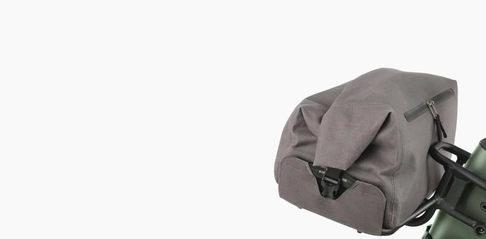 Superdelite5 front carrier with bag accessory configuration.