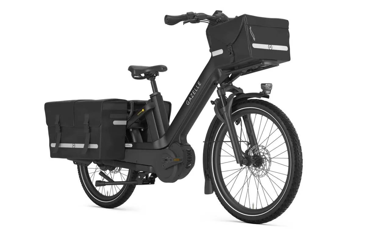 Gazelle Cabby C380 in black matte equipped with longtail cargo bags and front bag