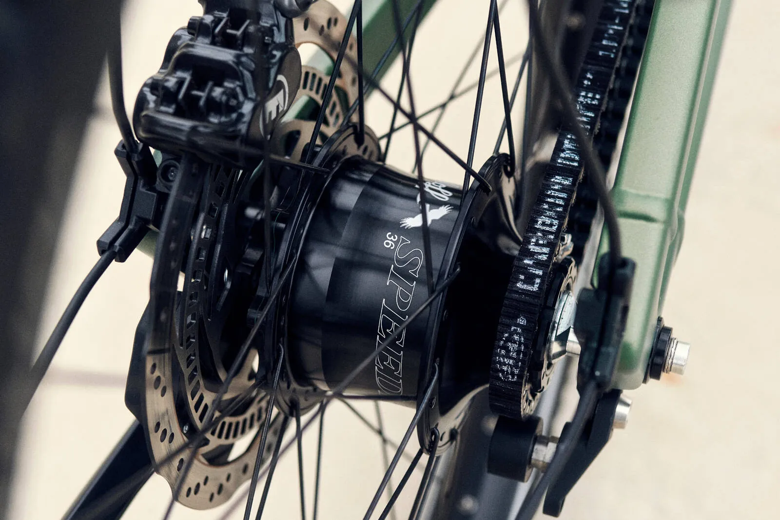 A cyclist enjoying the Superdelite5 on a scenic countryside route.