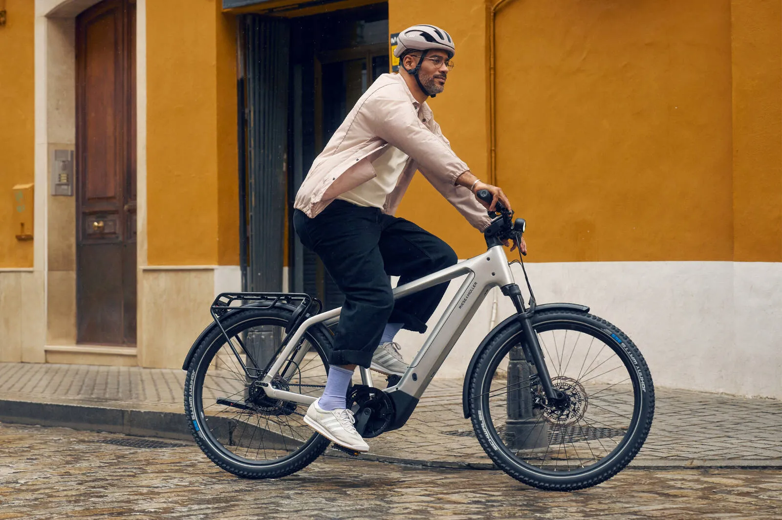 Riese & Müller Charger5 vario with diamond frame, showcasing the Enviolo continuously variable transmission.