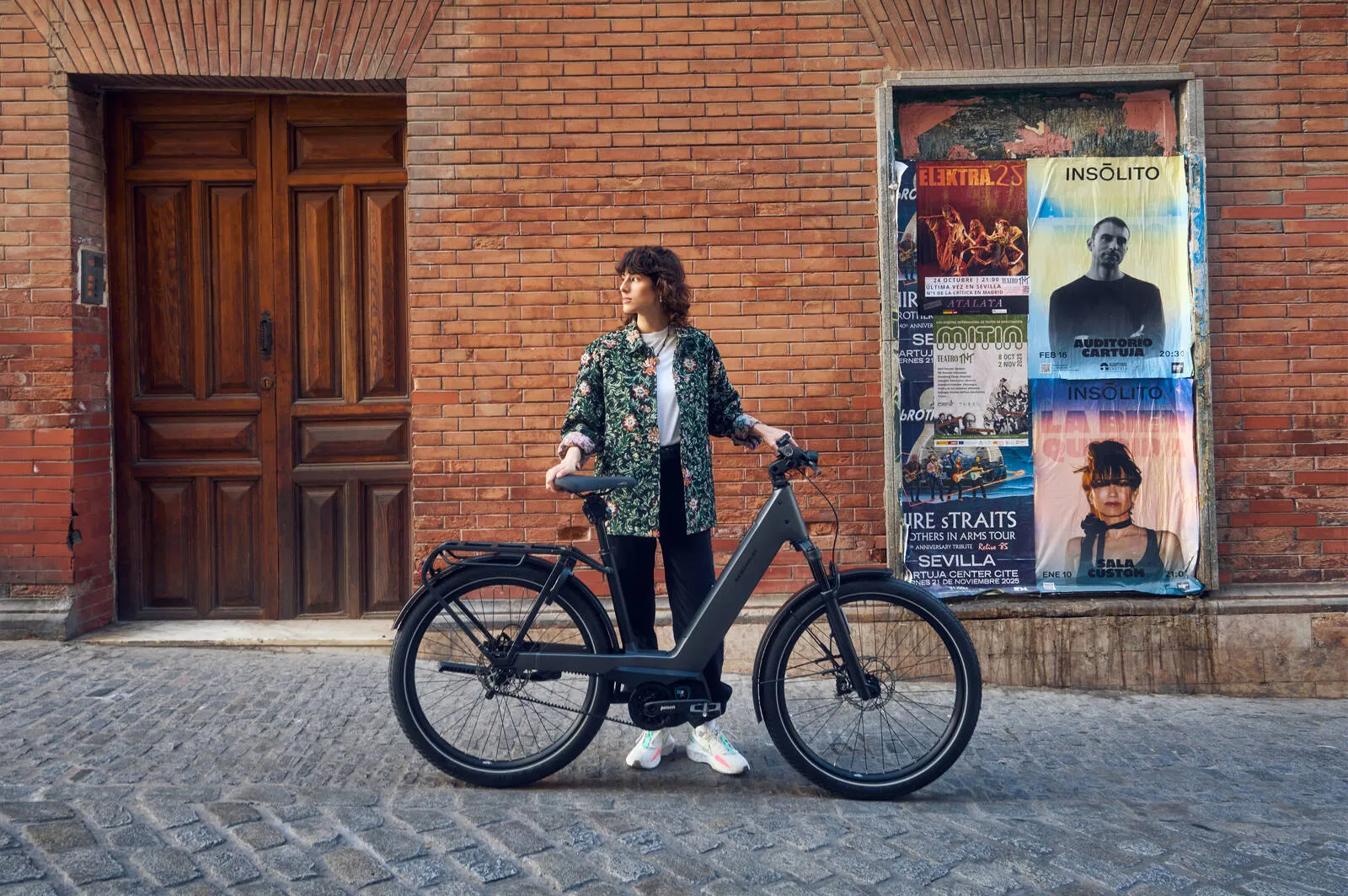 Riese & Müller Nevo5 pinion lifestyle shot showing the bike in use.