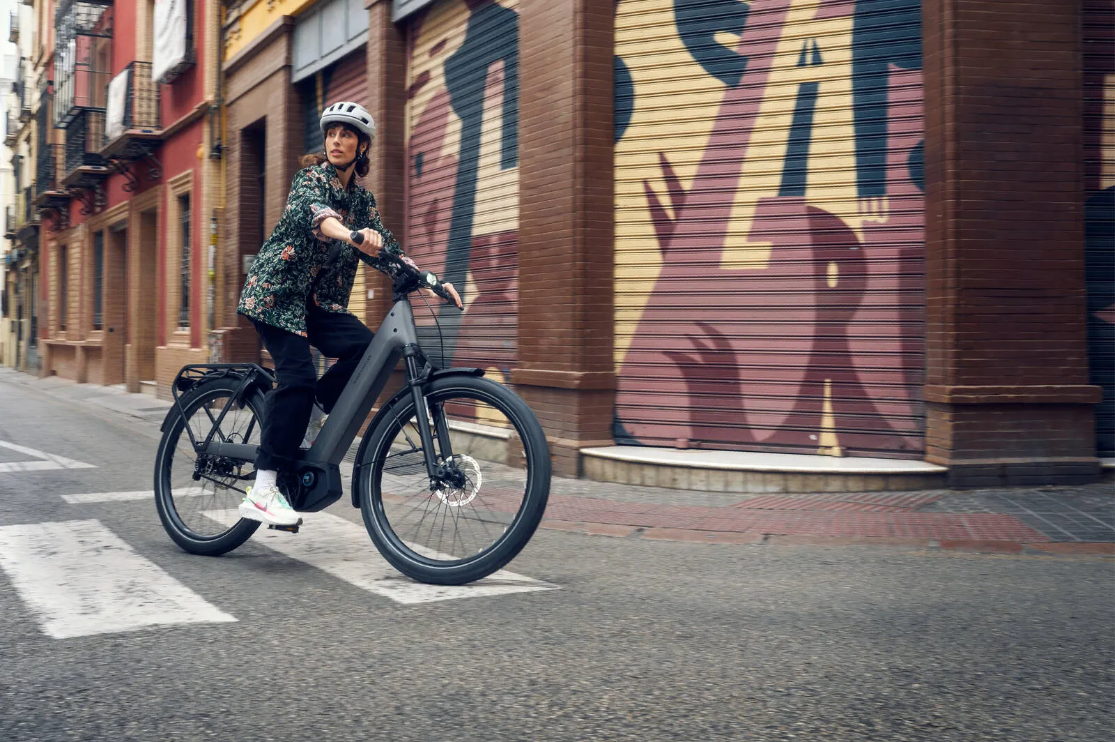 The Nevo5 pinion demonstrating its comfortable step-through design.