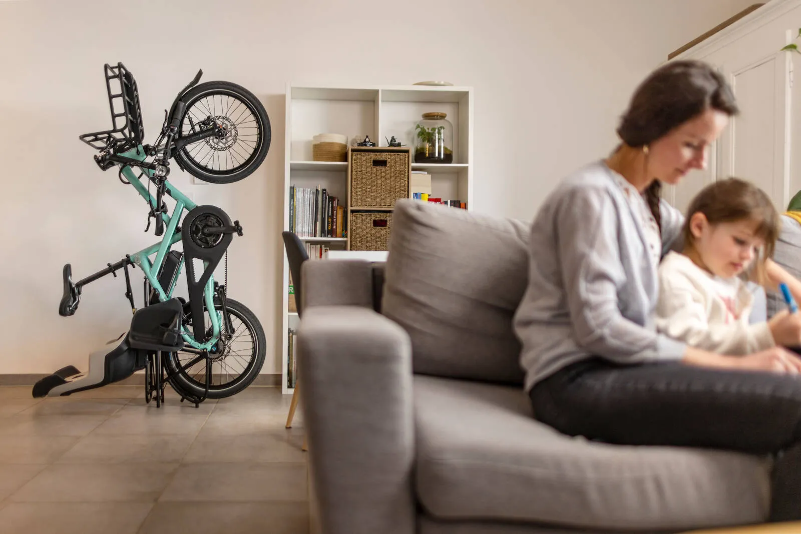 A family at home with their Tern HSD stowed on its rear.