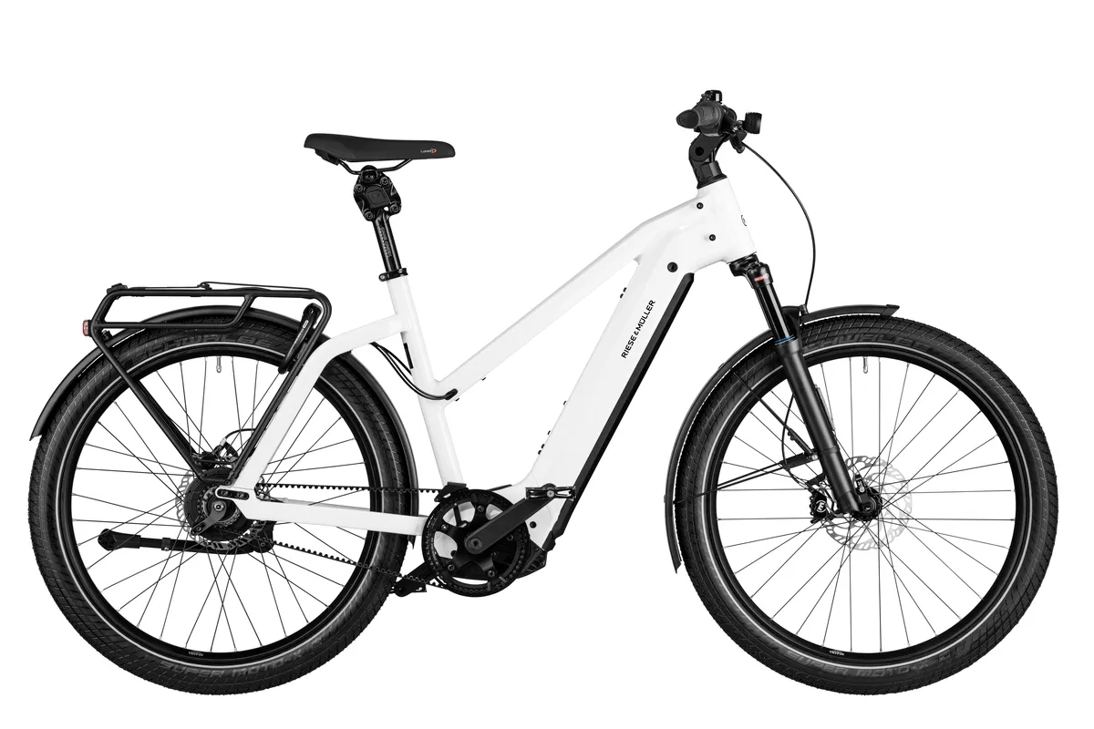 Riese & Müller Charger4 vario with mixte frame in ceramic white.