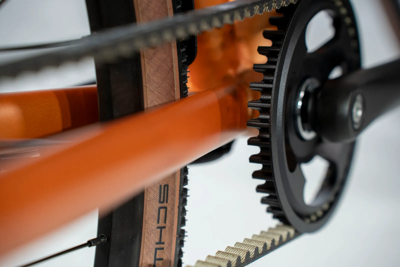 The e28.X carbon belt drive system – clean, quiet and low-maintenance.