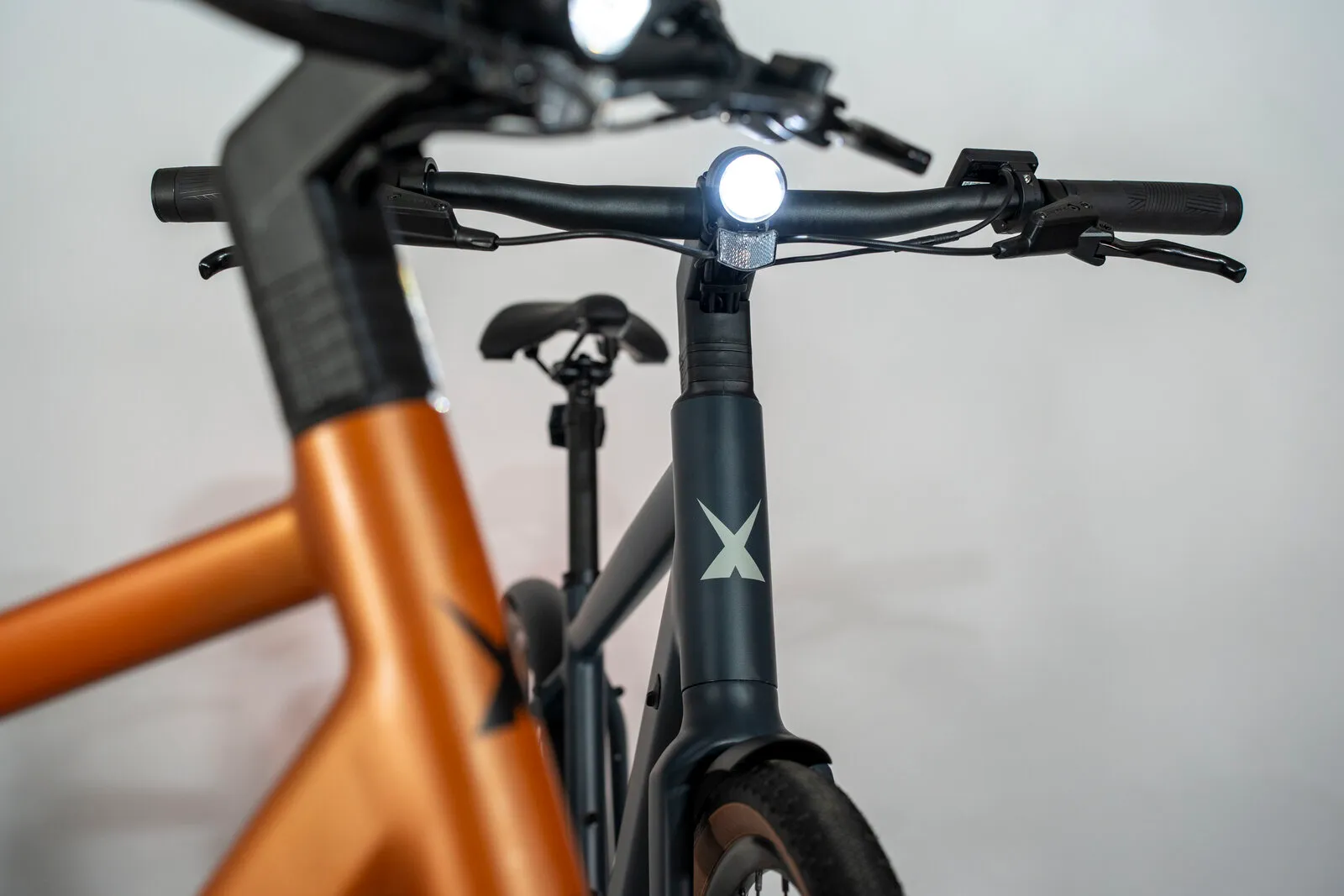 Integrated front lights on the Estarli e28.X.