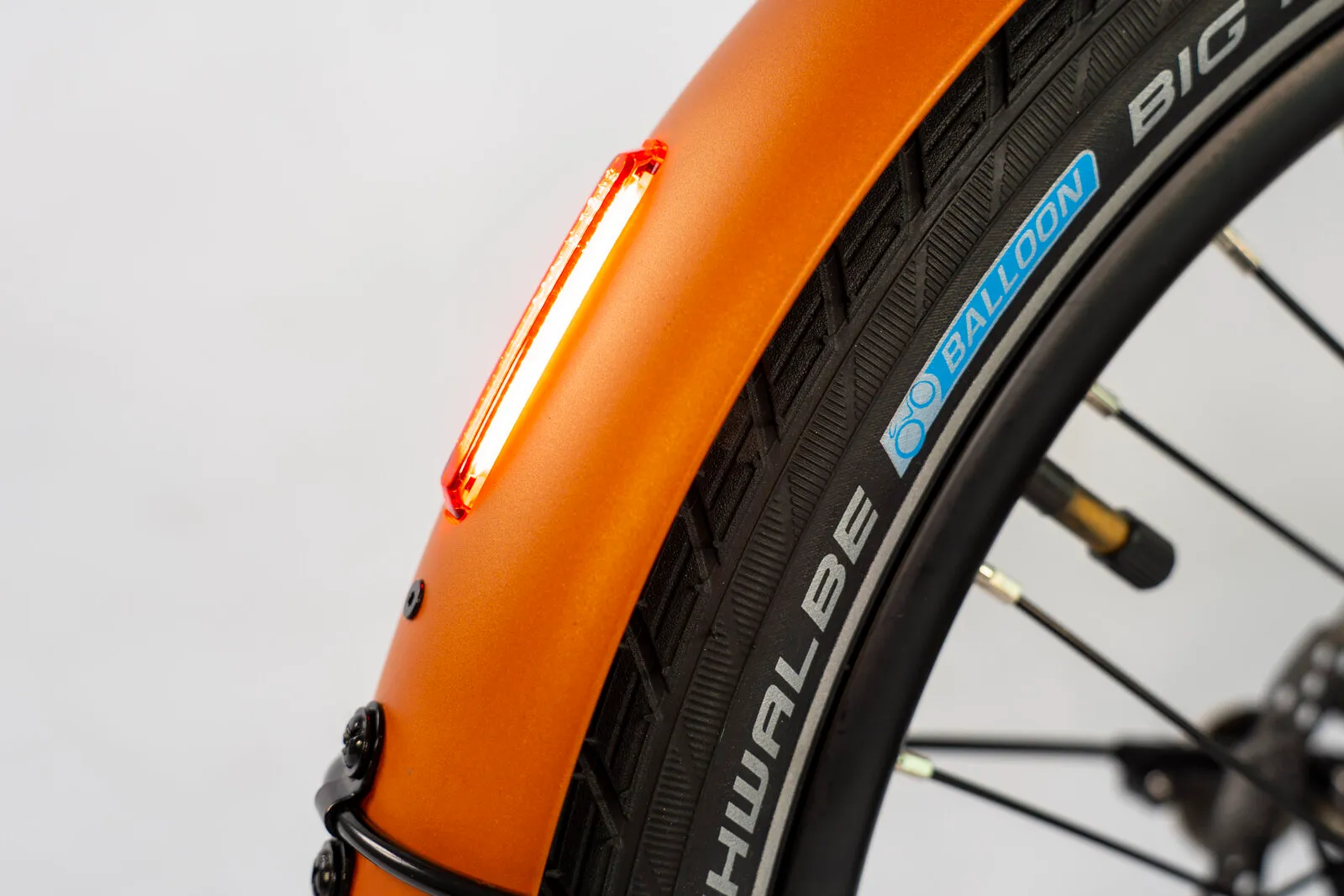 The e20.X Pro rear mudguard with integrated light and Schwalbe tyre.