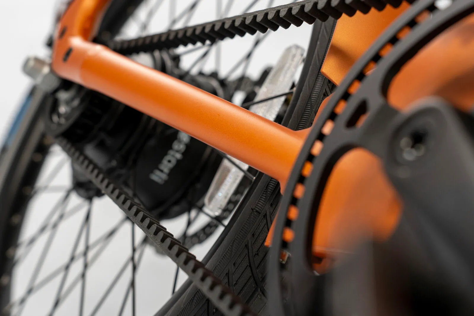 Close-up of the e20.X carbon belt drive system.