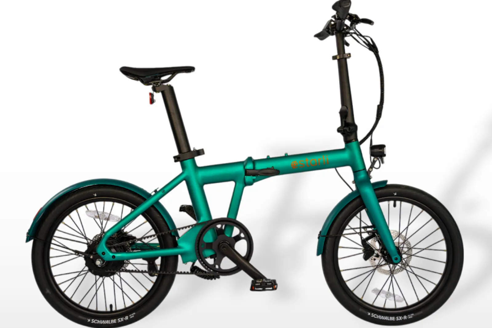 Estarli e20.X Pro in racing green with colour-matched mudguards.