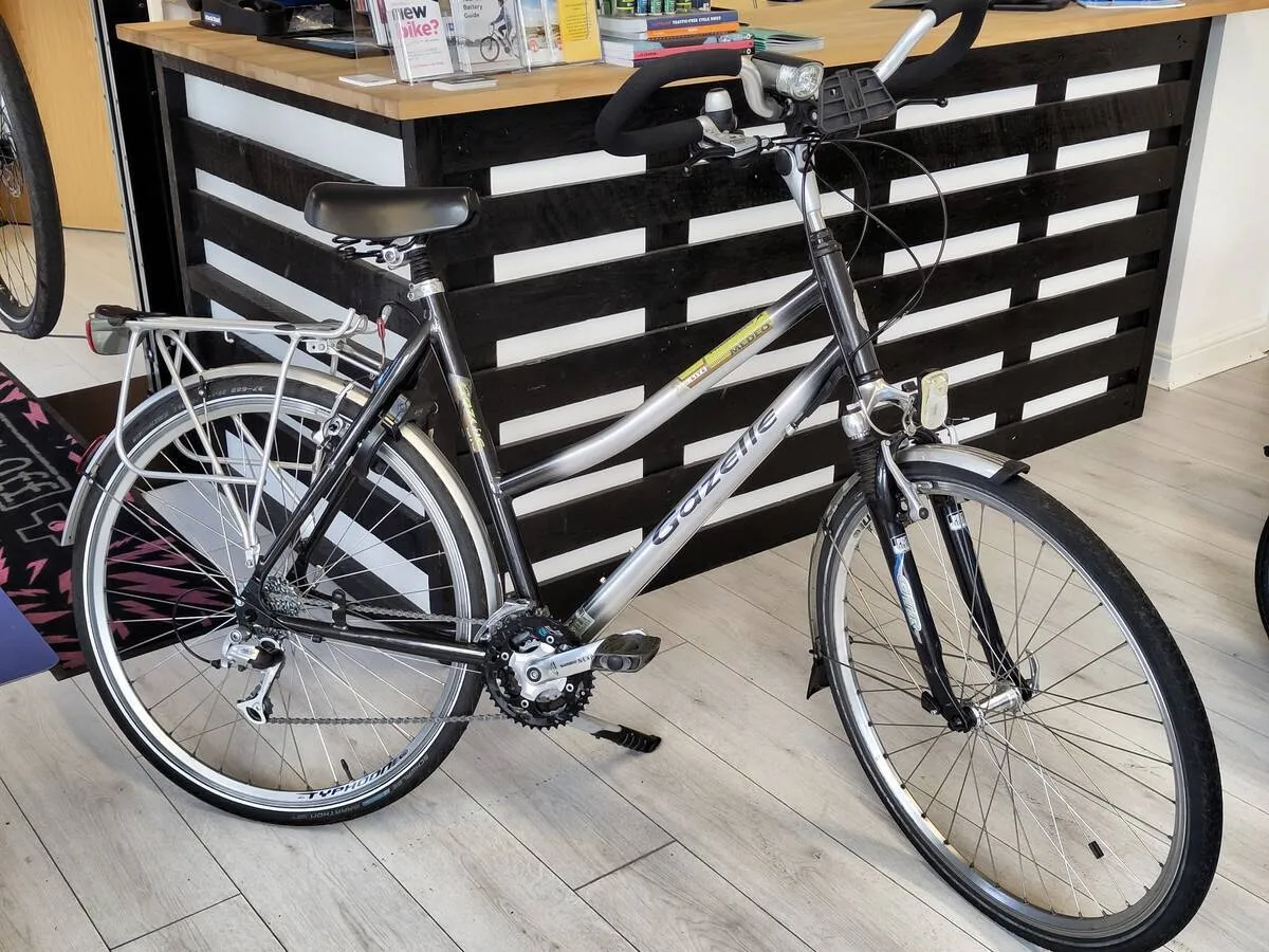 Vintage Gazelle Medeo in the E-Radicals showroom