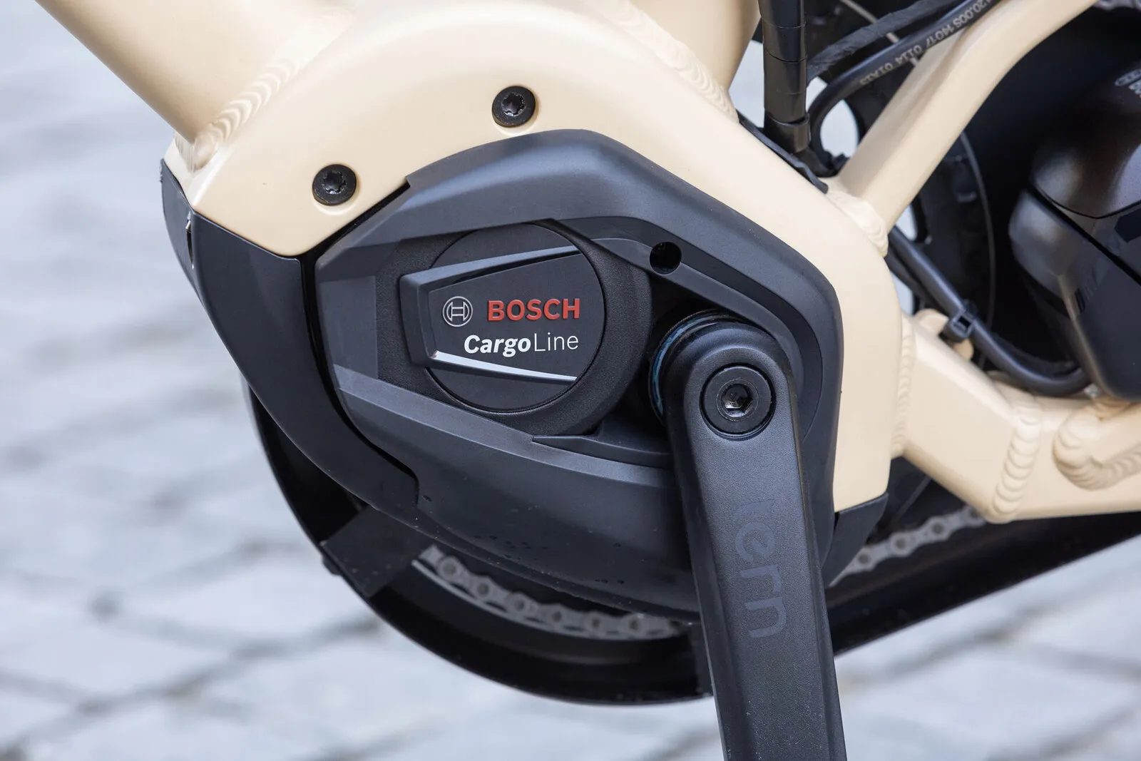 Close-up of the Bosch Cargo Line motor on a satin beige Tern GSD.