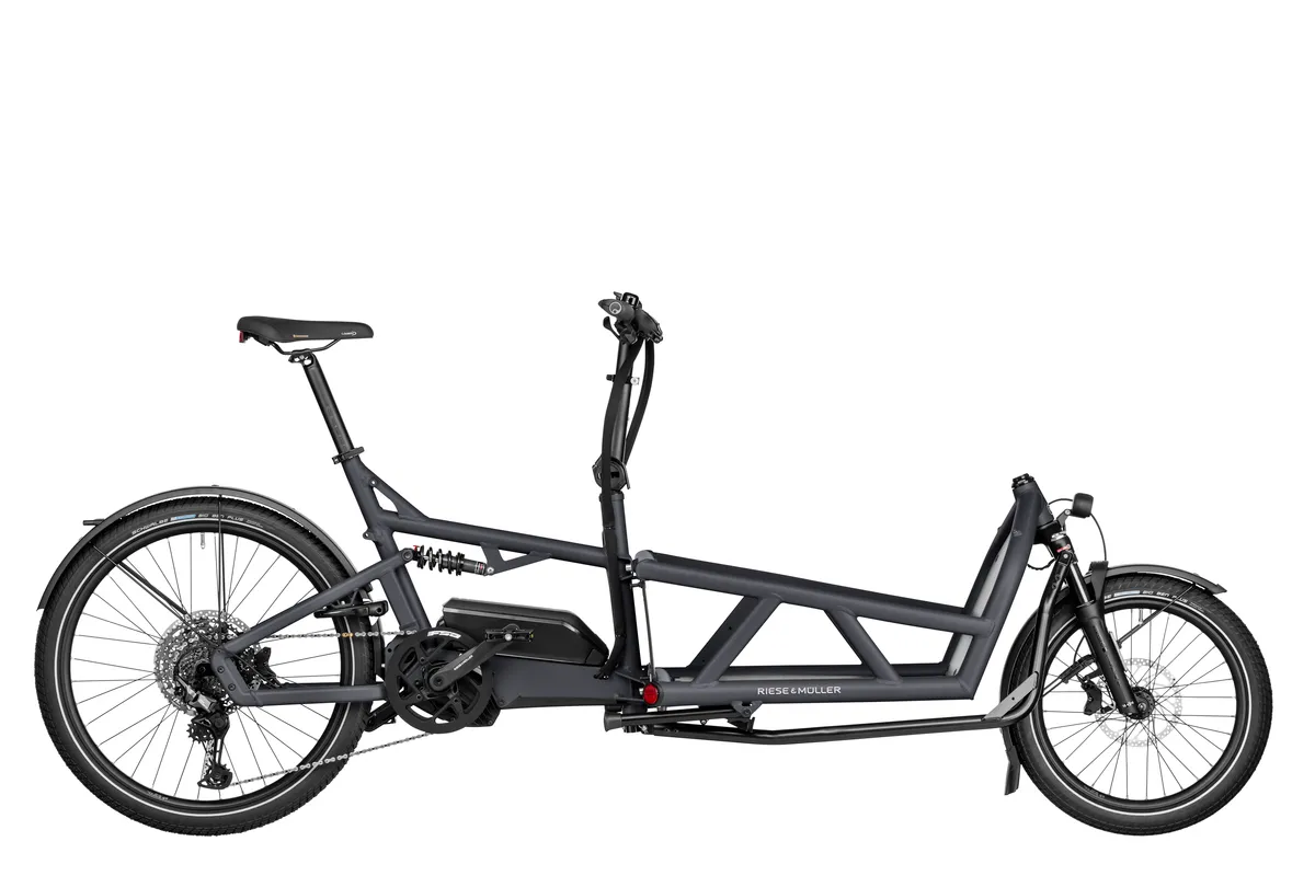 Riese & Müller Load4 60 in tundra grey matt with low side walls, two child seats with a footwell and a child cover.