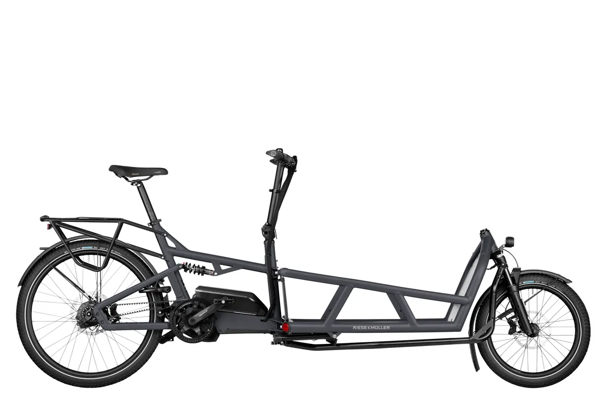 Riese & Müller Load4 75 in coal grey matt with low side walls, a child cover and three child seats with a footwell.