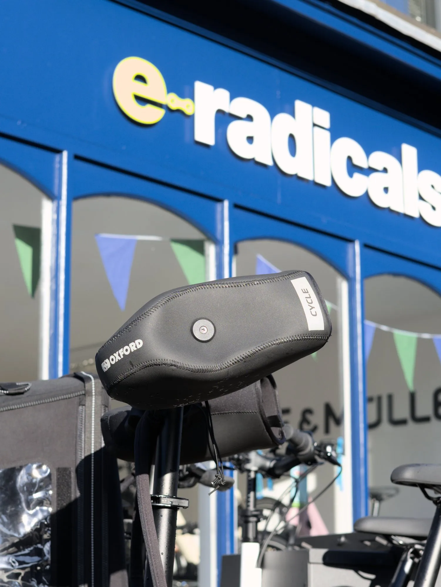 Do you get cold hands when riding your bike in the winter? Us too! But not any more. We’ve spent years trying to find the perfect winter biking glove, these muffs by Oxford are the answer.